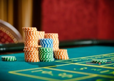 Infinite Blackjack interface on kaisartoto88 showing betting controls and dealer video feed